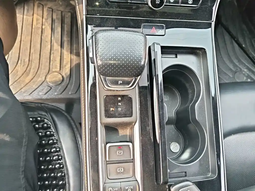 Roewe i6 MAX New Energy — миниатюра 14