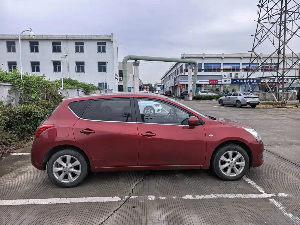 Nissan Tiida — миниатюра 5