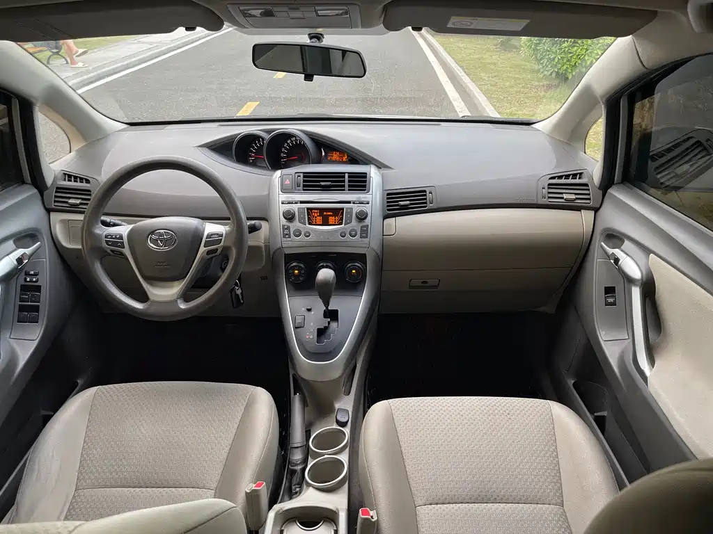 Toyota Verso 2012 180G CVT Comfort