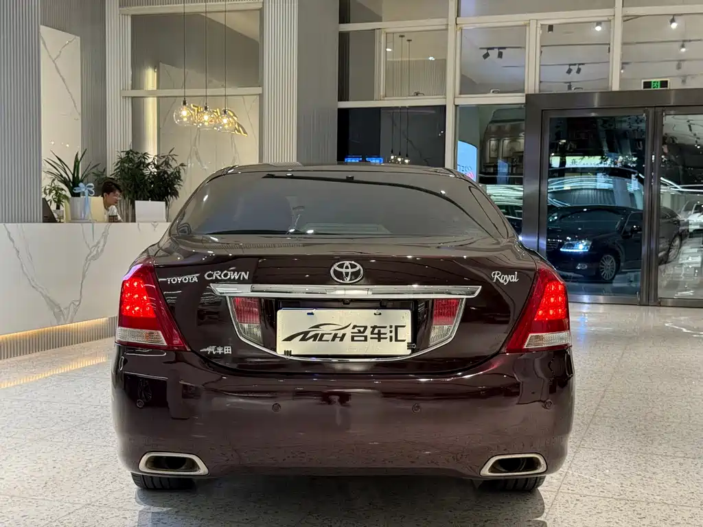 Toyota Crown — миниатюра 4