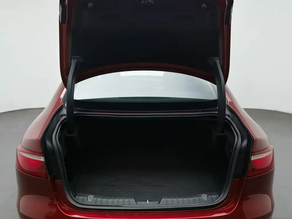 Jaguar XF — миниатюра 16
