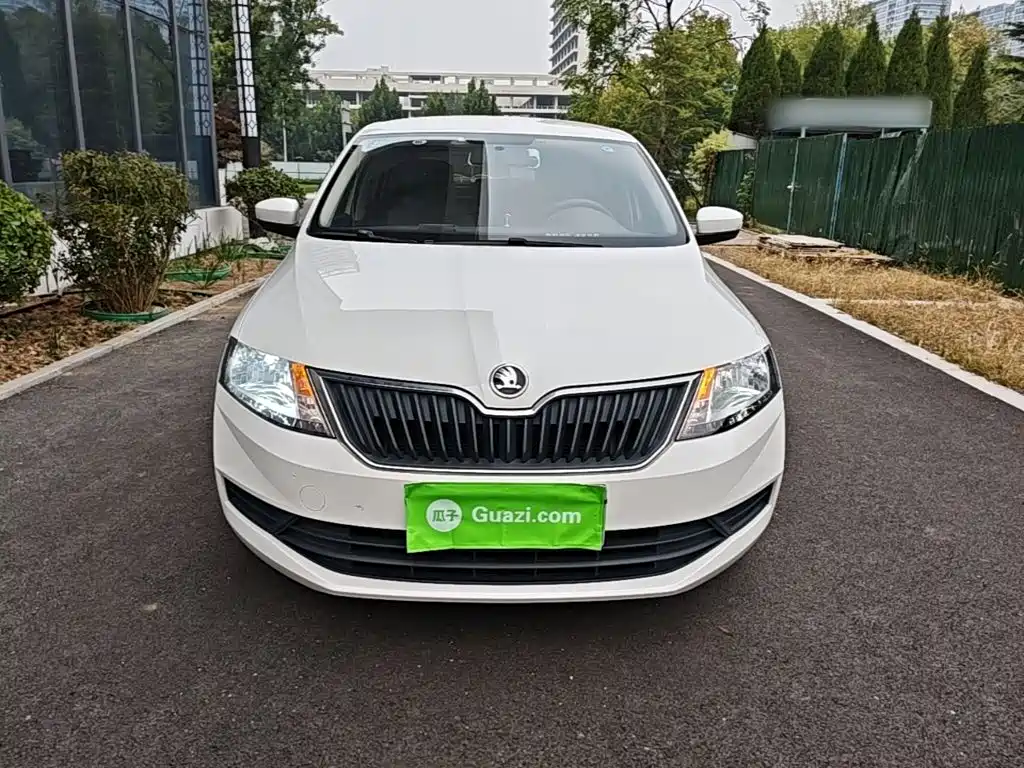 Skoda Rapid Spaceback — миниатюра 3