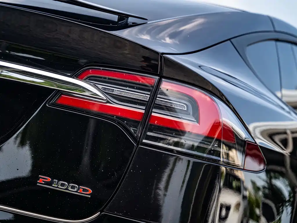 Tesla Model X — миниатюра 8