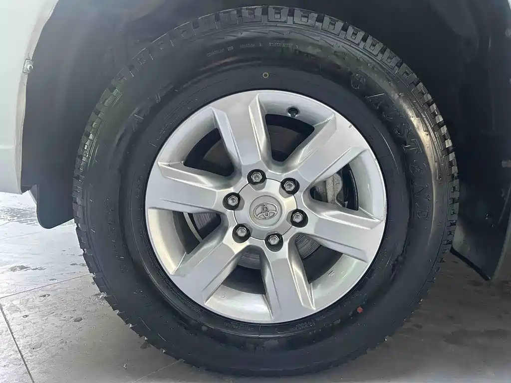 TOYOTA PRADO