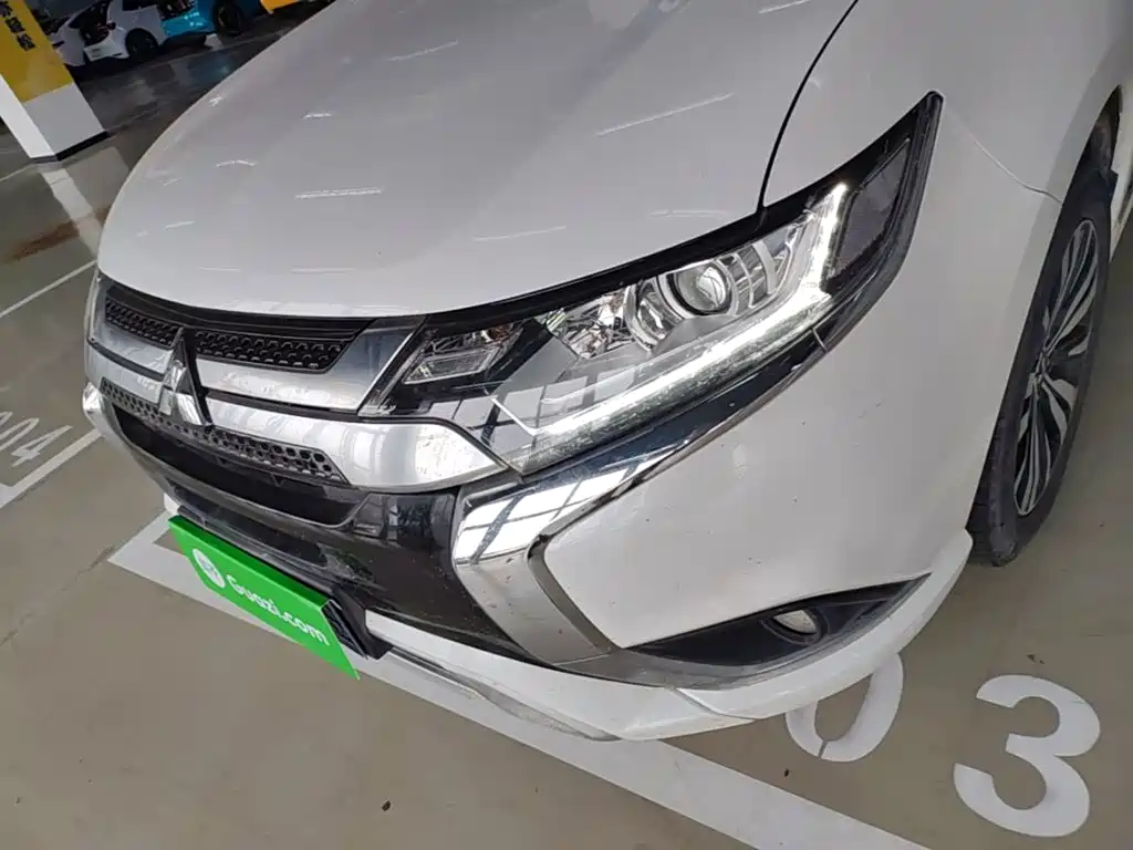 Mitsubishi Outlander — миниатюра 24