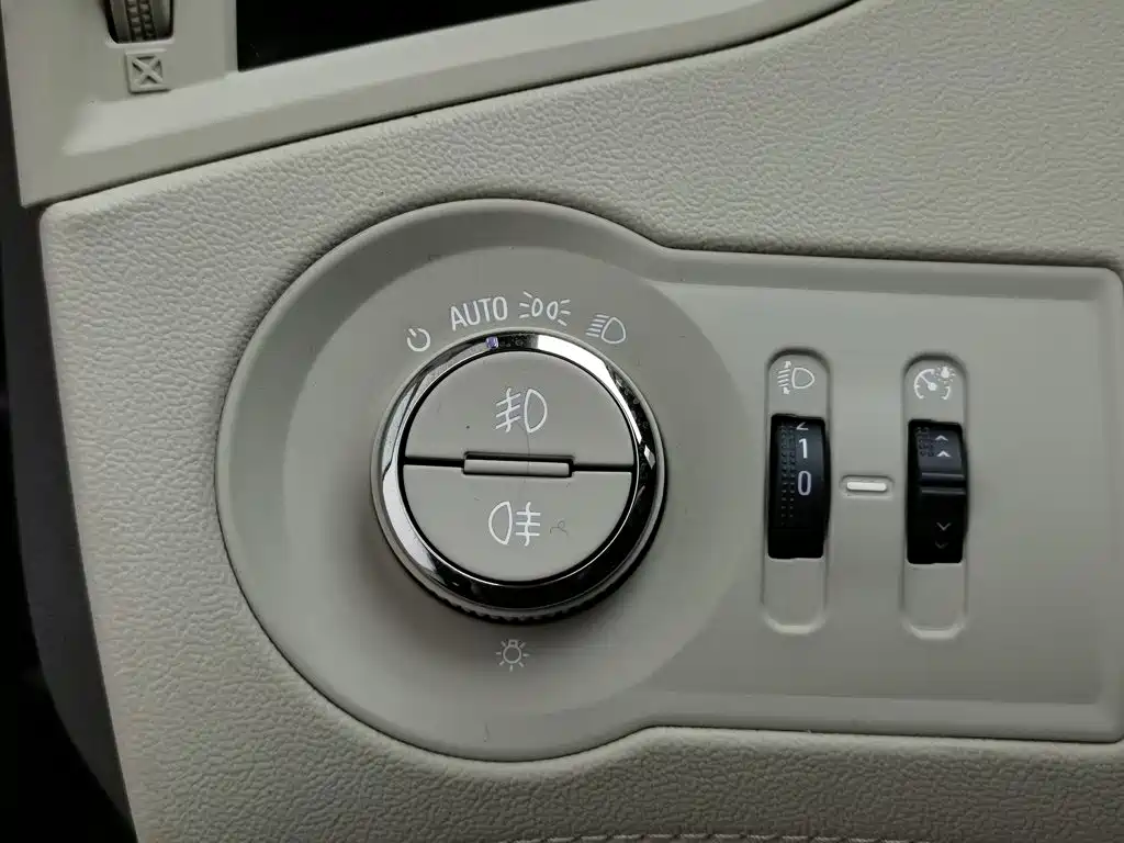 Buick LaCrosse — миниатюра 21
