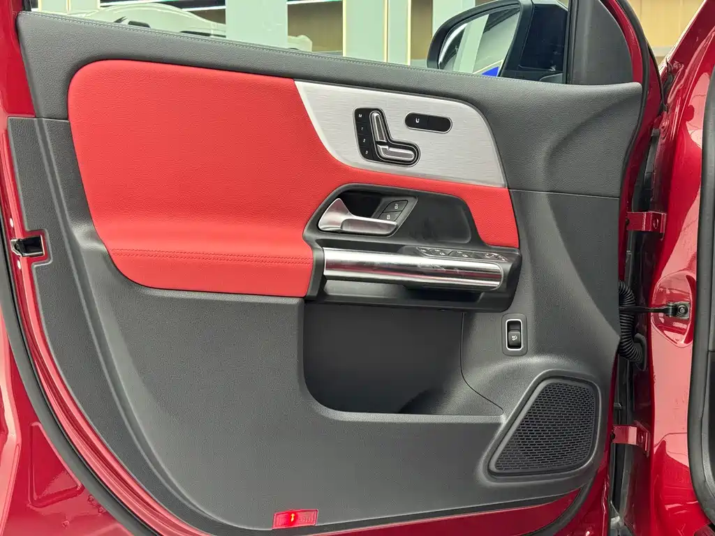 MERCEDES-BENZ GLA AMG