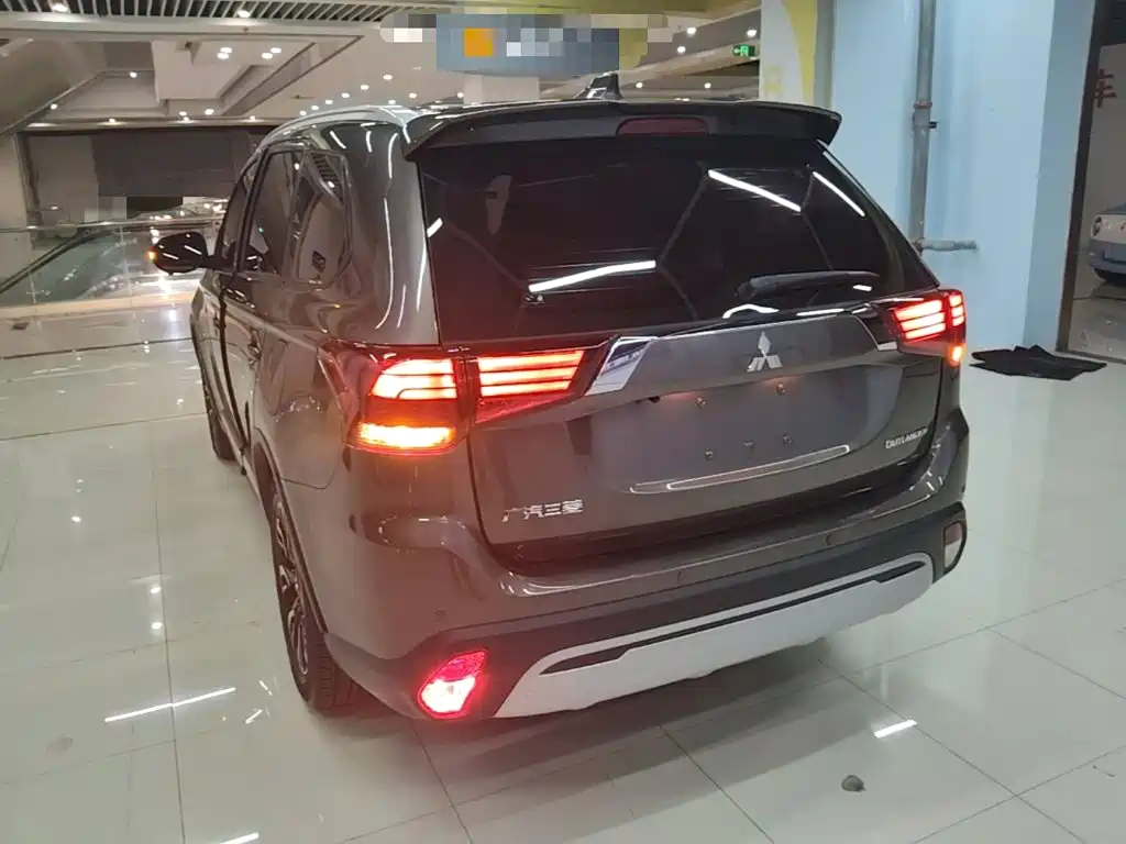 Mitsubishi Outlander — миниатюра 5