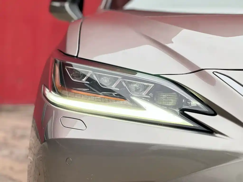 Lexus ES — миниатюра 9