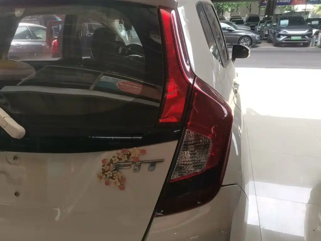 Honda Fit — миниатюра 8