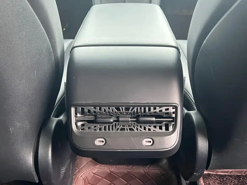 Tesla Model Y — миниатюра 11
