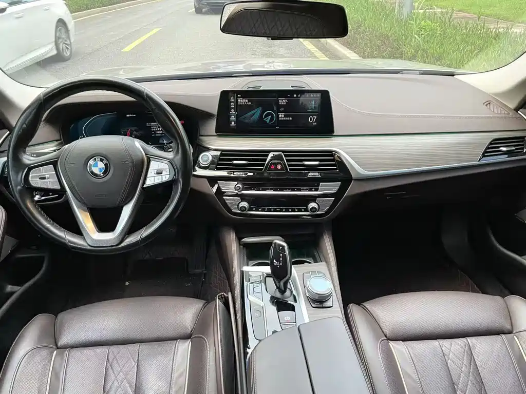 BMW 5 Series New Energy — миниатюра 5