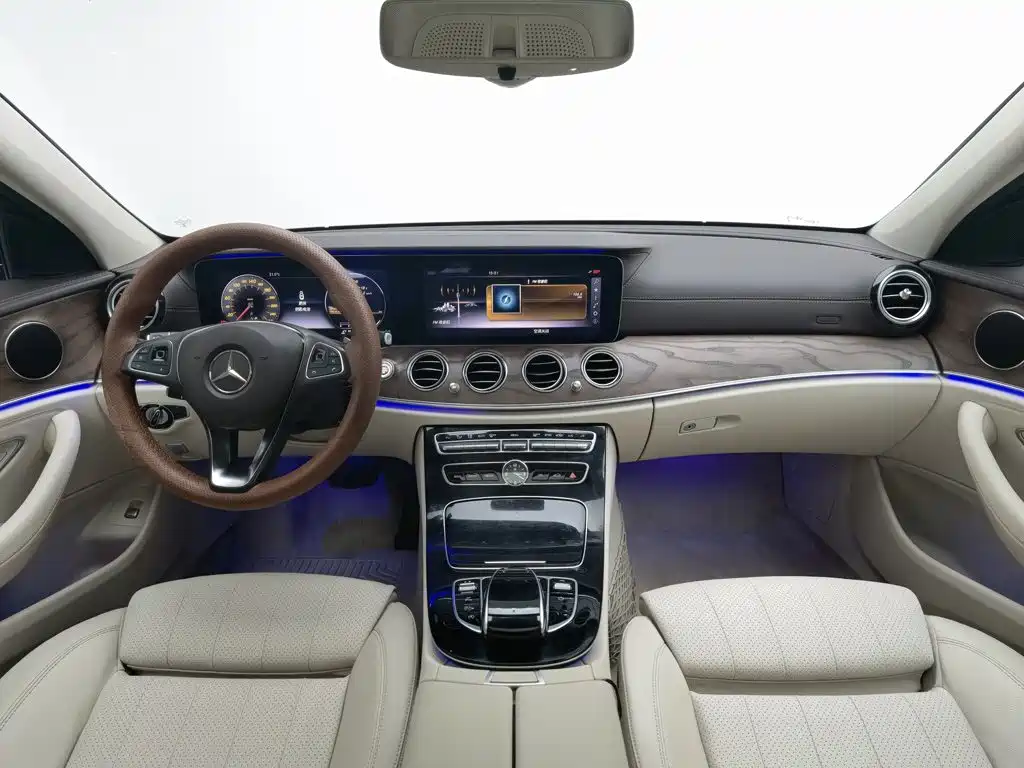 Mercedes-Benz E-Class — миниатюра 5