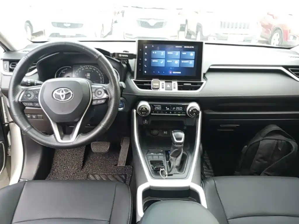 Toyota RAV4 — миниатюра 10