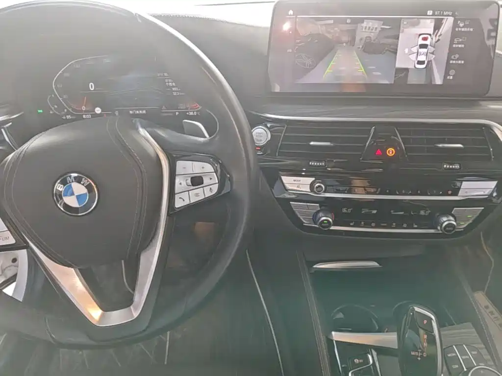 BMW 5 Series — миниатюра 10