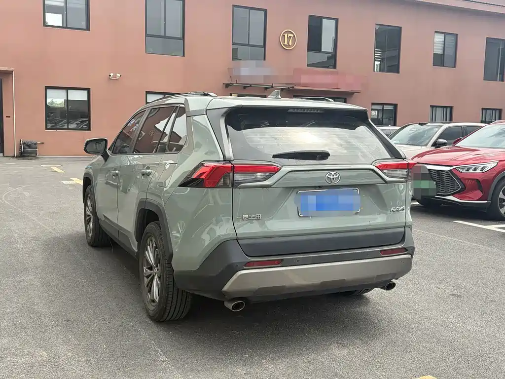 Toyota RAV4 — миниатюра 7
