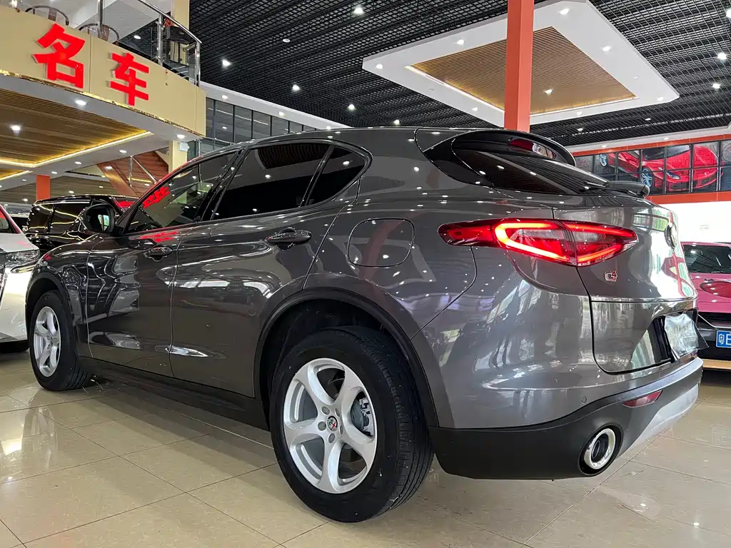 Alfa Romeo Stelvio — миниатюра 5