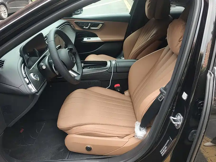 Mercedes-Benz E-Class — миниатюра 9