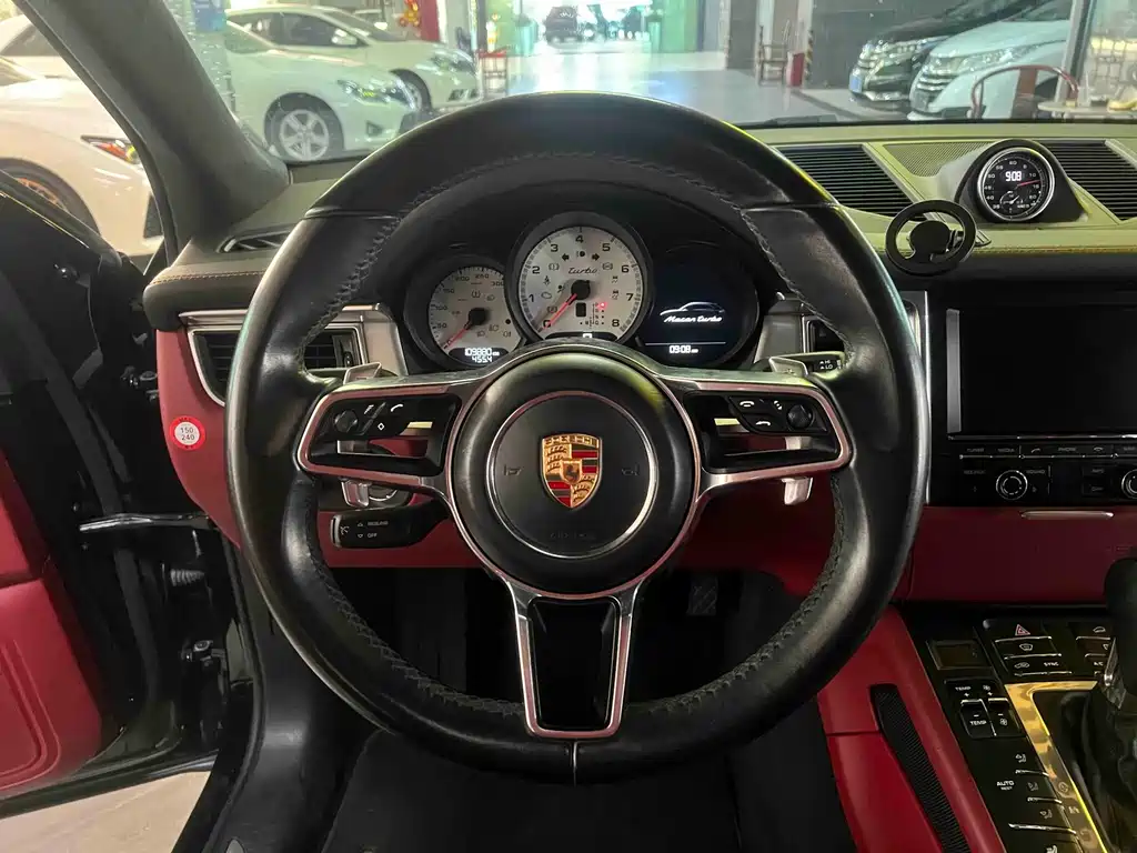 Porsche Macan — миниатюра 9