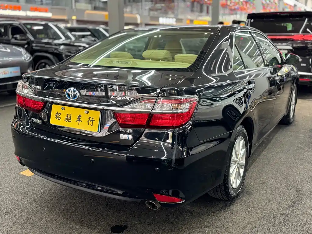 Toyota Camry — миниатюра 7
