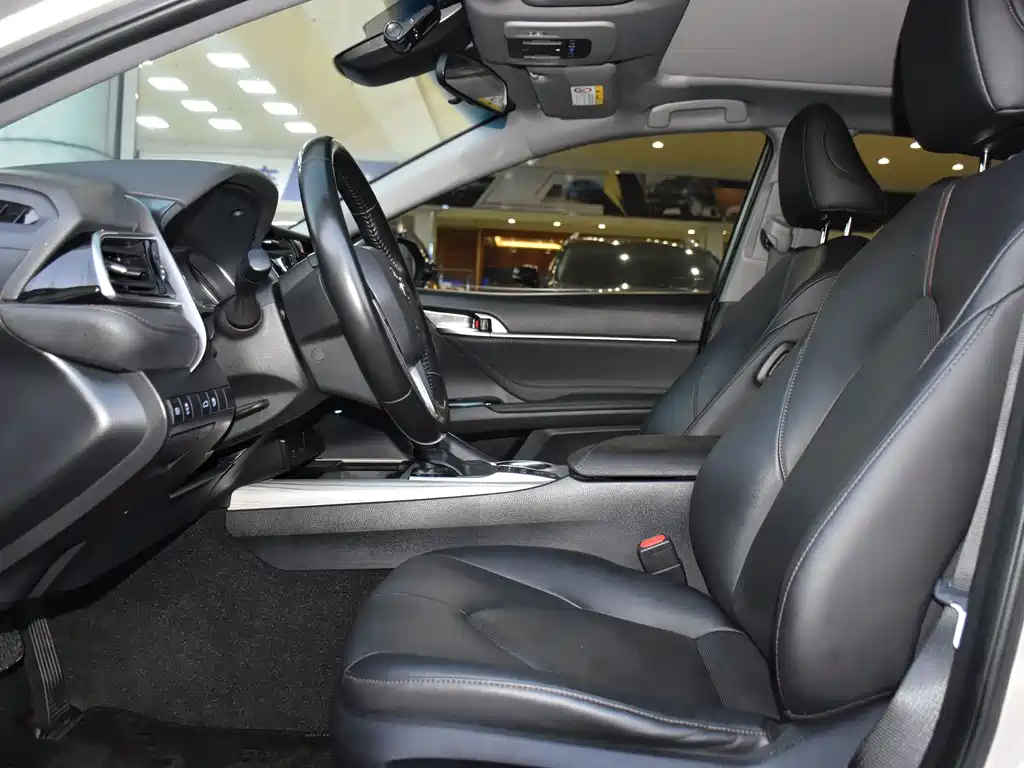 Toyota Camry — миниатюра 5