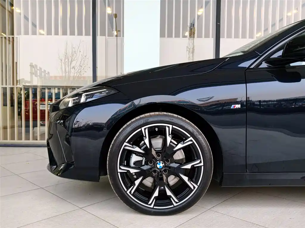 Заказать BMW 2 Series 2026 года за 4 428 457 ₽  из Китая