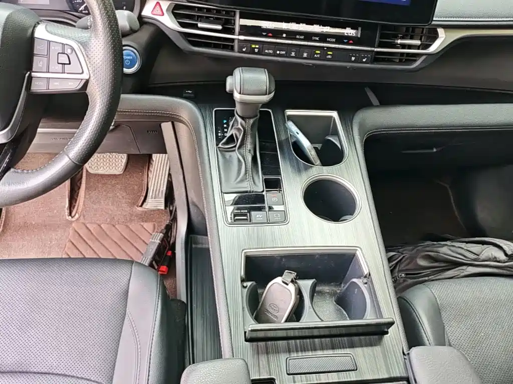 Toyota Sienna — миниатюра 14