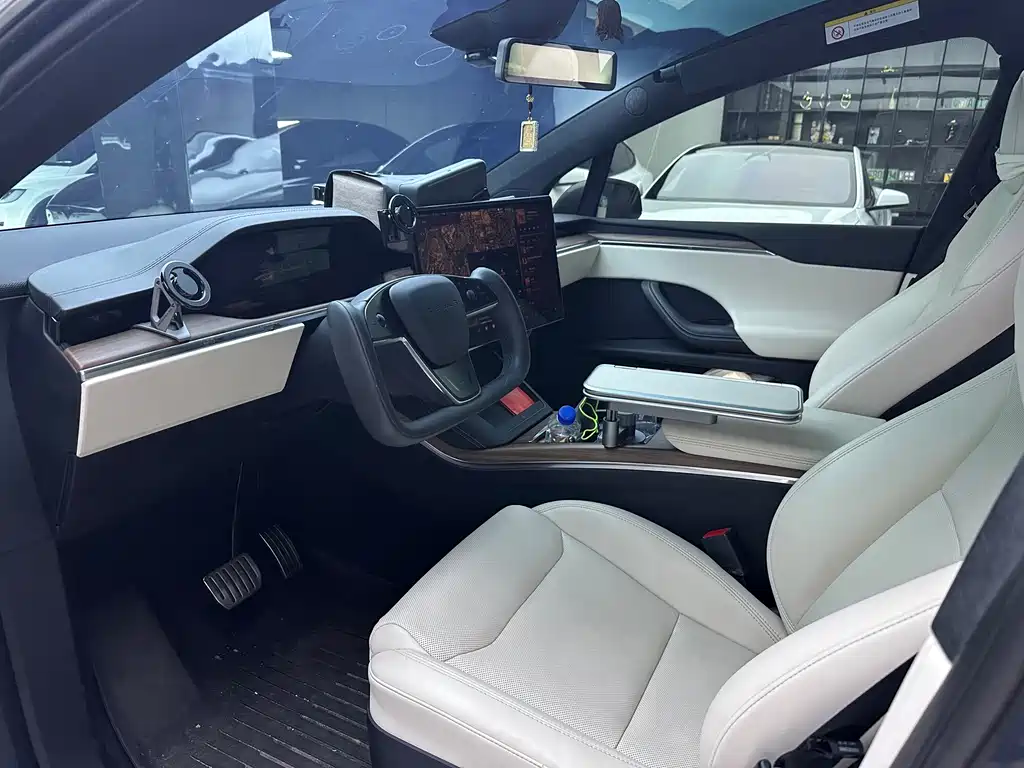 Tesla Model X — миниатюра 4