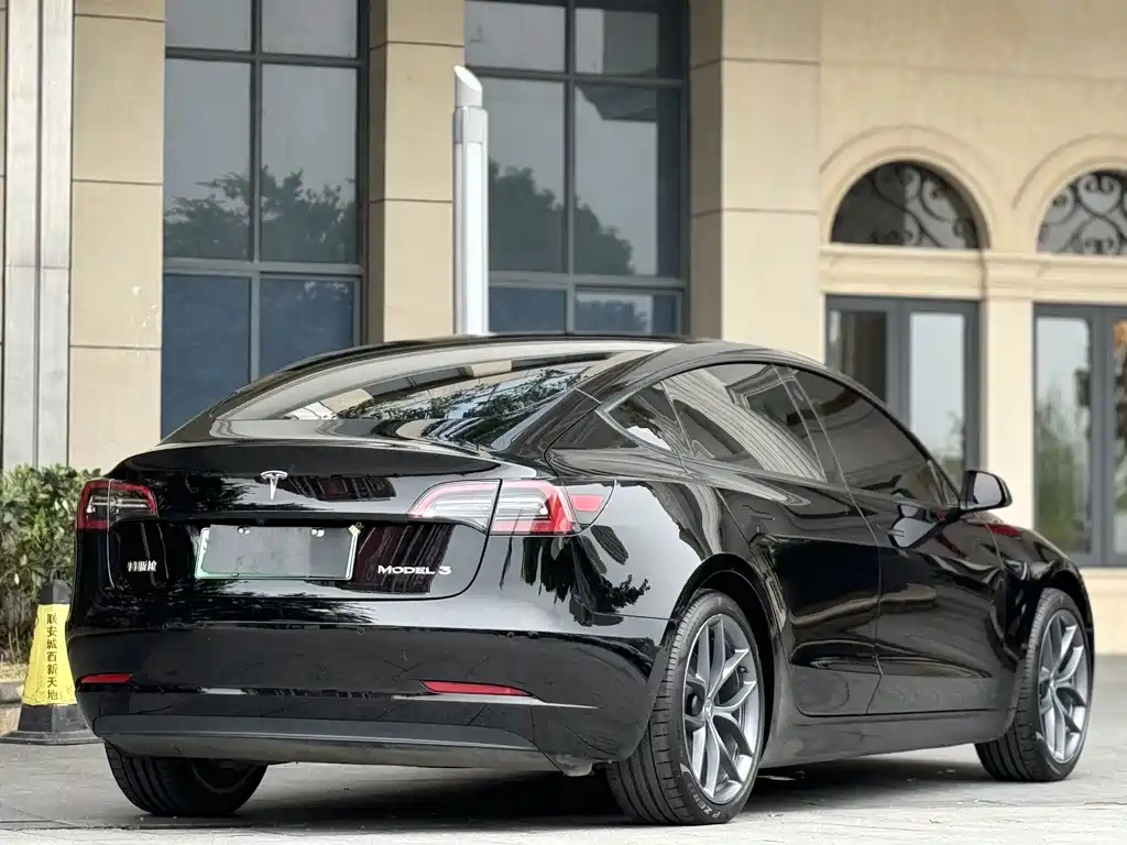 Tesla Model 3 - фото 8