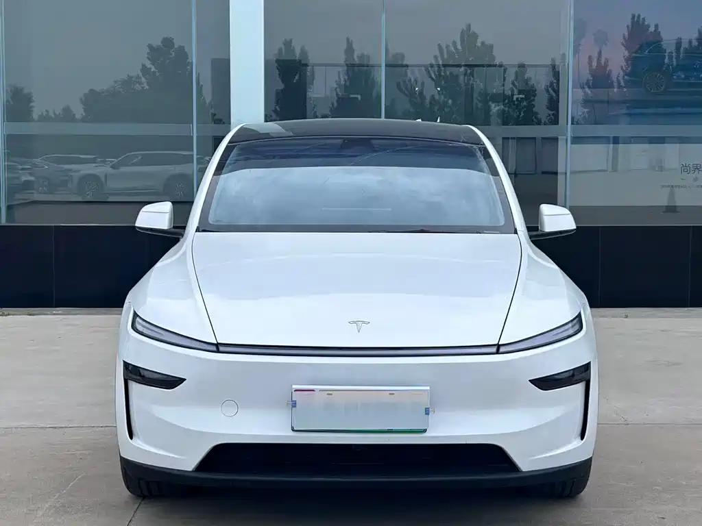 Tesla Model Y 2025