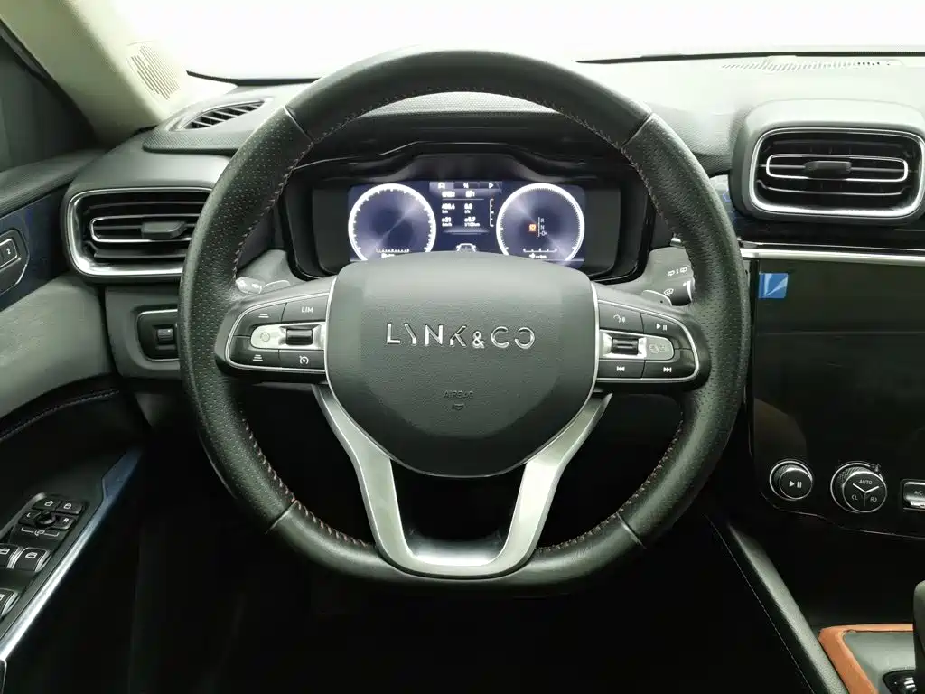 Lynk & Co 02 New Energy — миниатюра 11