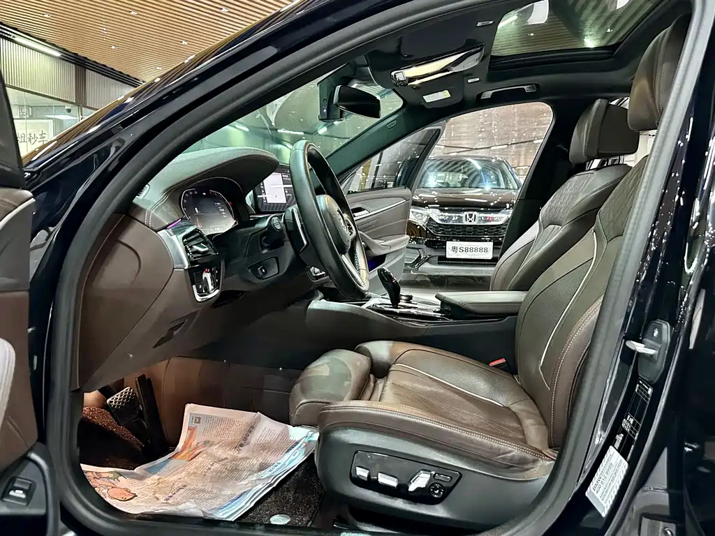 BMW 5 Series — миниатюра 7