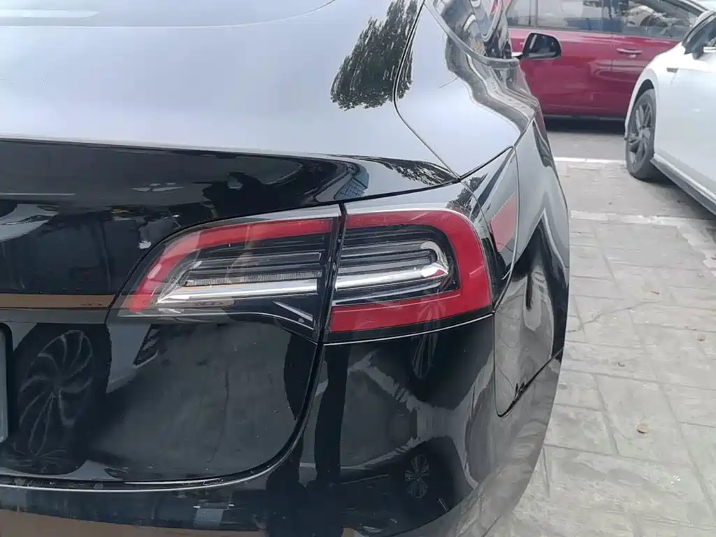 Tesla Model 3 — миниатюра 8
