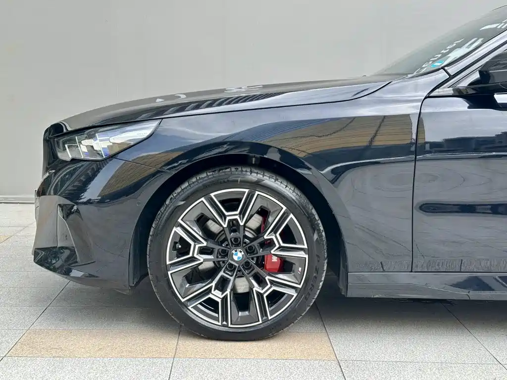 BMW 5 Series — миниатюра 5