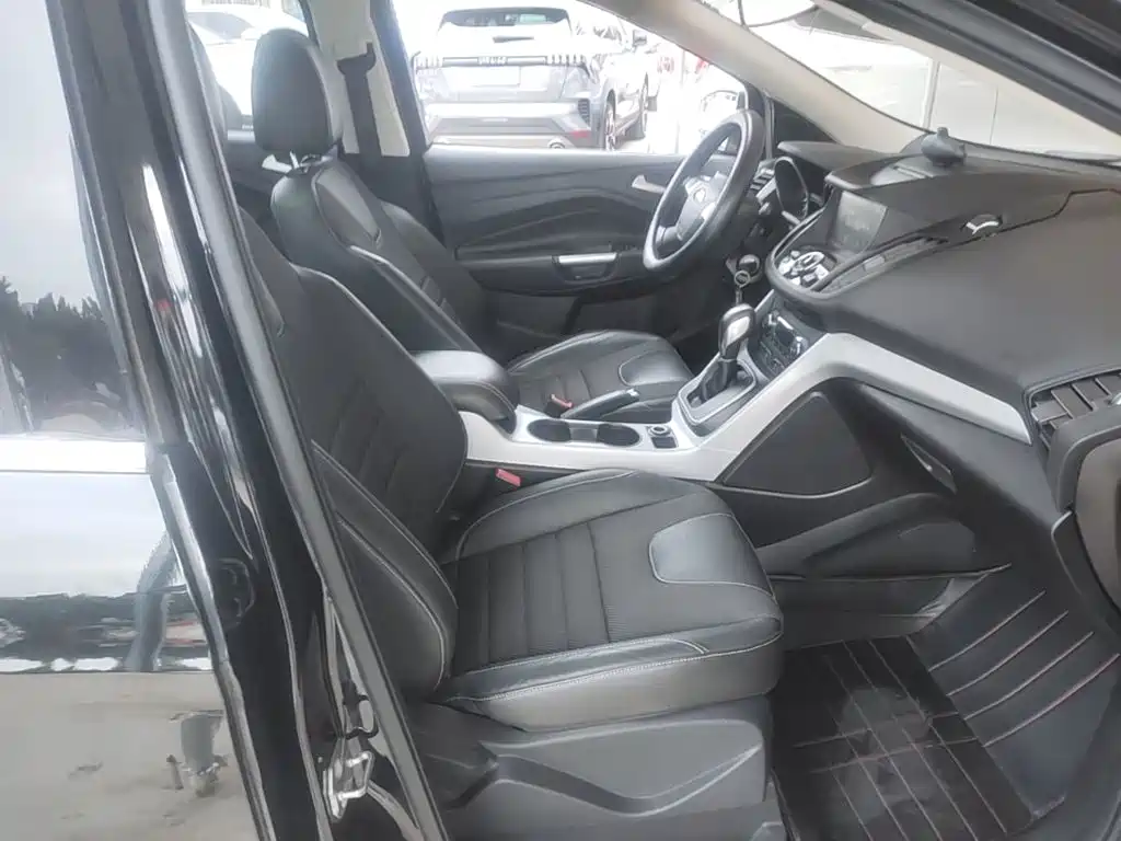 Ford Kuga — миниатюра 25