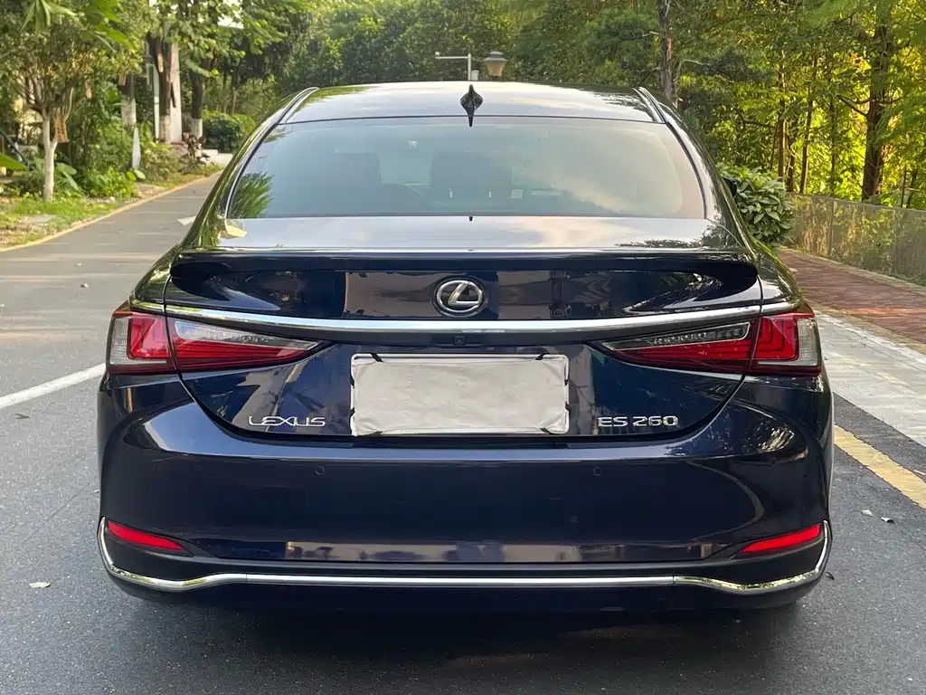 Lexus ES 2023 260