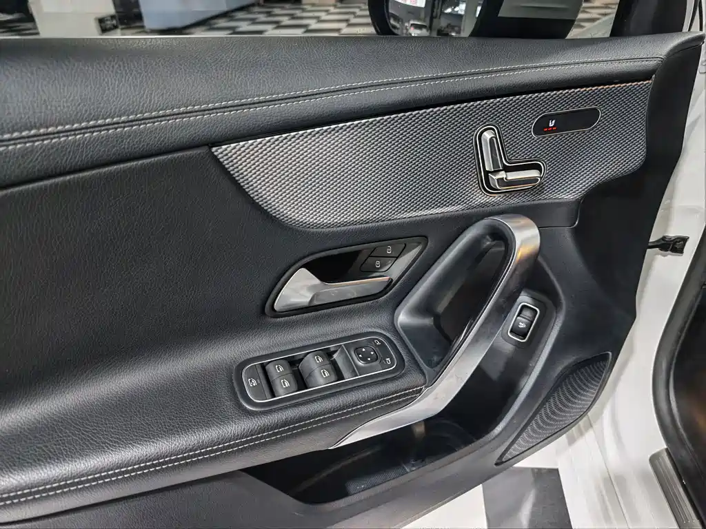 Mercedes-Benz A-Class — миниатюра 10