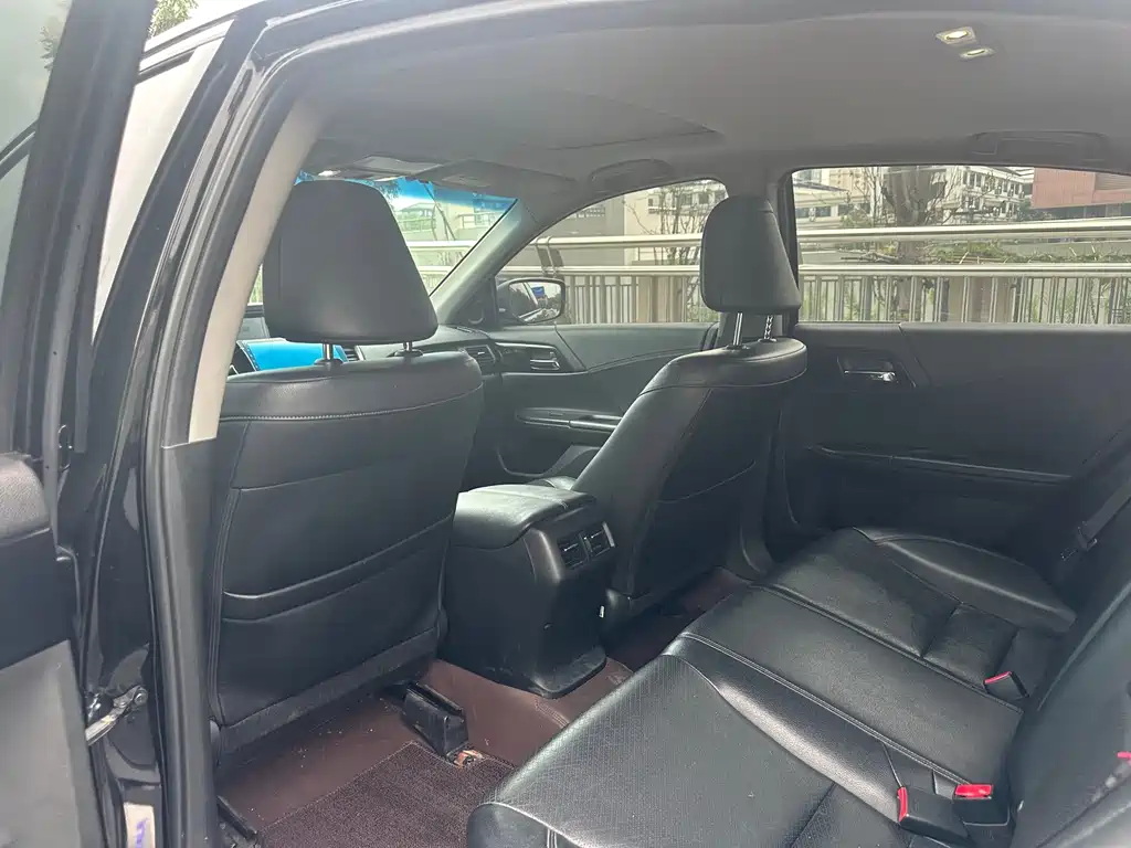Honda Accord — миниатюра 8