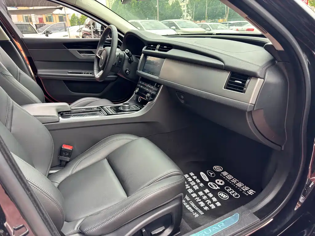 Jaguar XFL — миниатюра 10