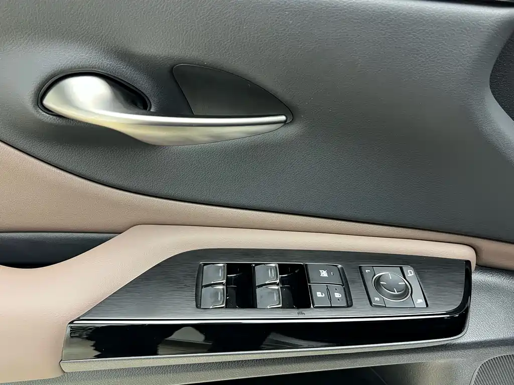 Lexus ES — миниатюра 19
