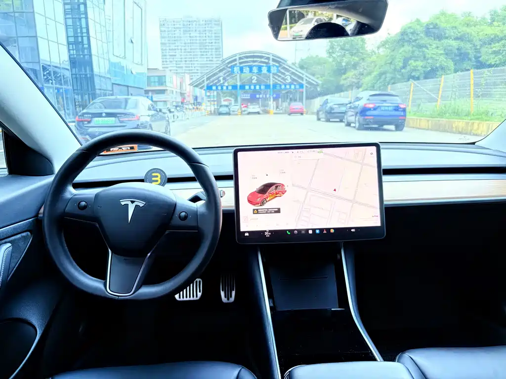 Tesla Model 3 — миниатюра 8