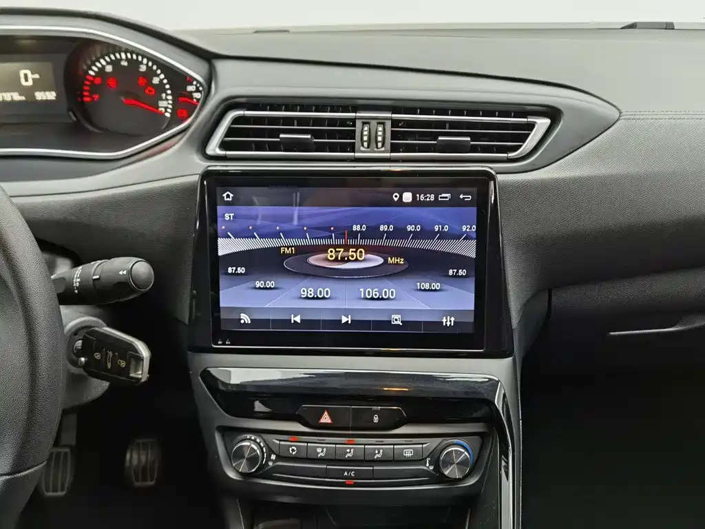 Peugeot 308 — миниатюра 12