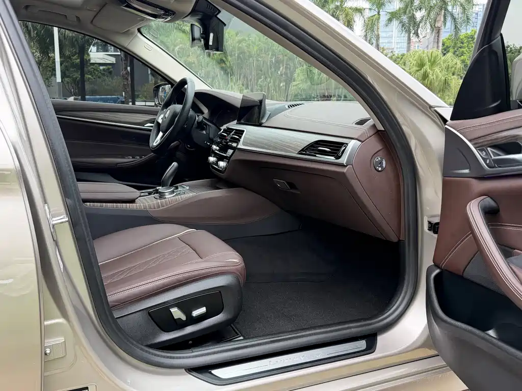 BMW 5 Series New Energy — миниатюра 10
