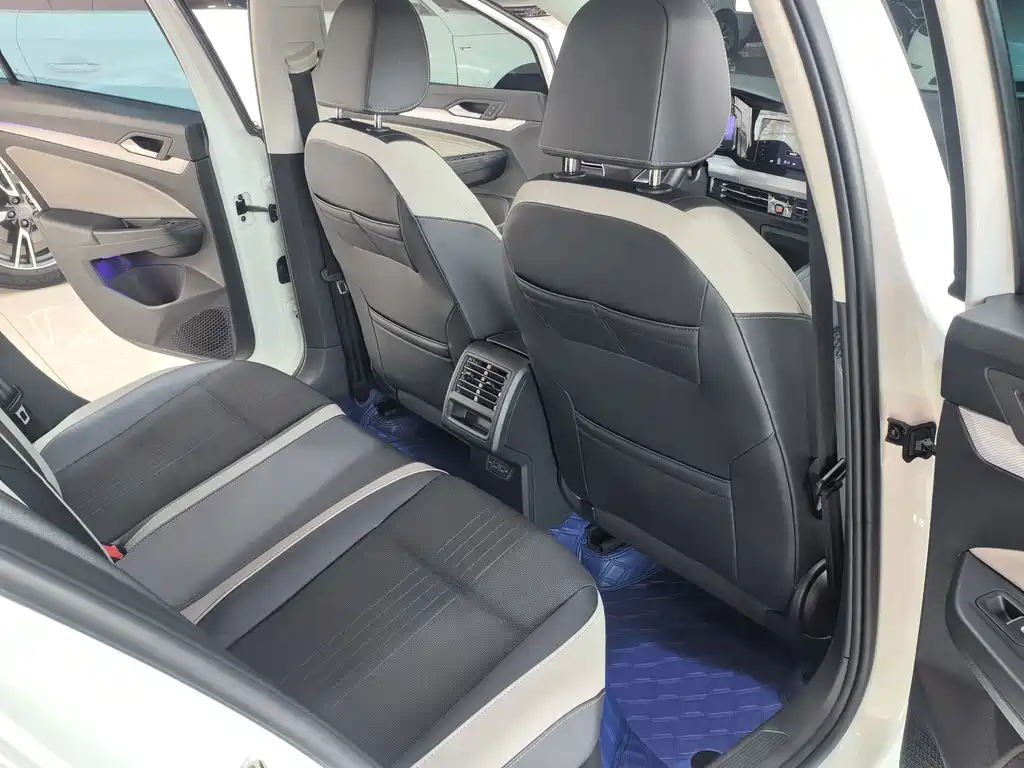 Volkswagen Golf — миниатюра 12