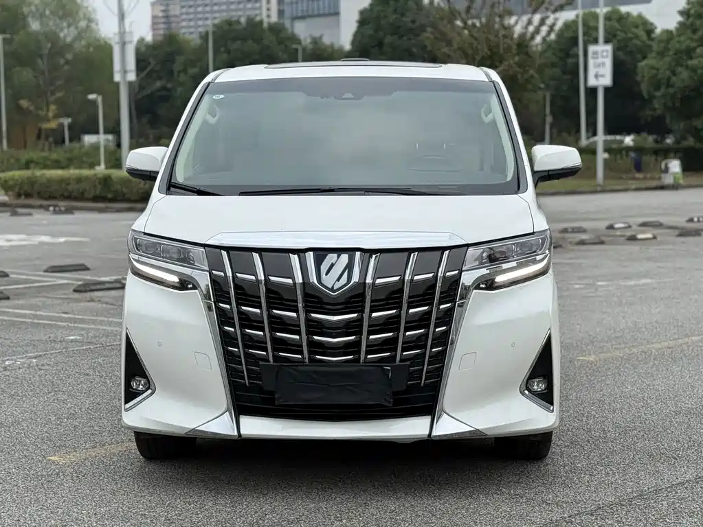 Toyota Alphard — миниатюра 3