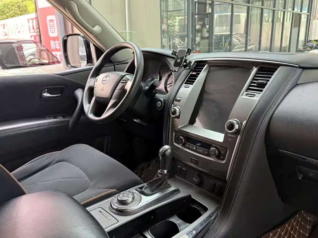 Nissan Patrol — миниатюра 6