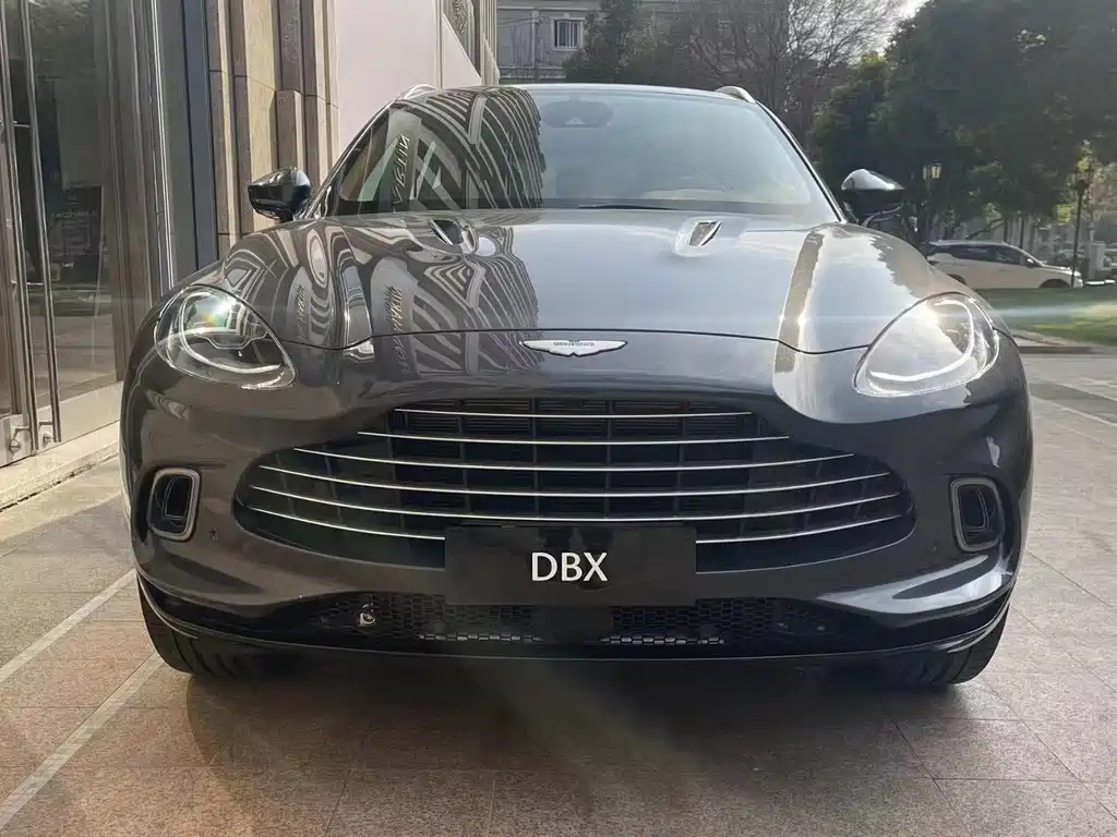 ASTON MARTIN DBX