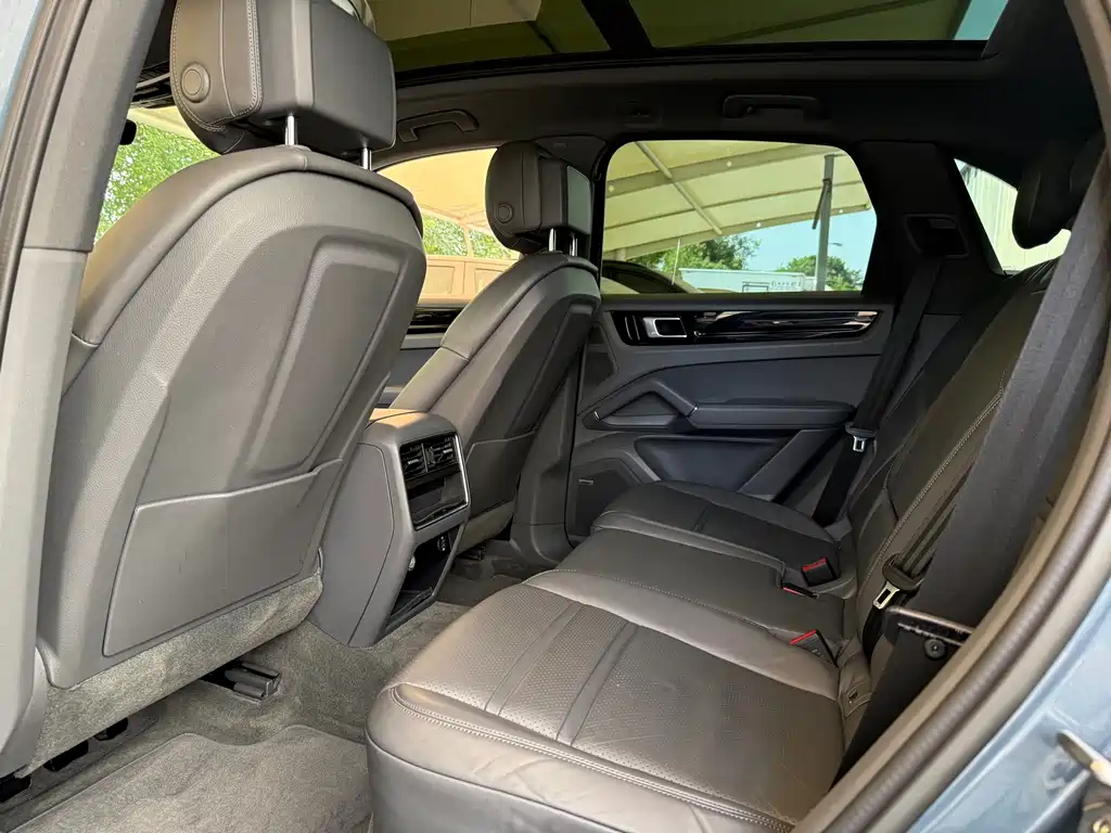 Porsche Cayenne — миниатюра 10