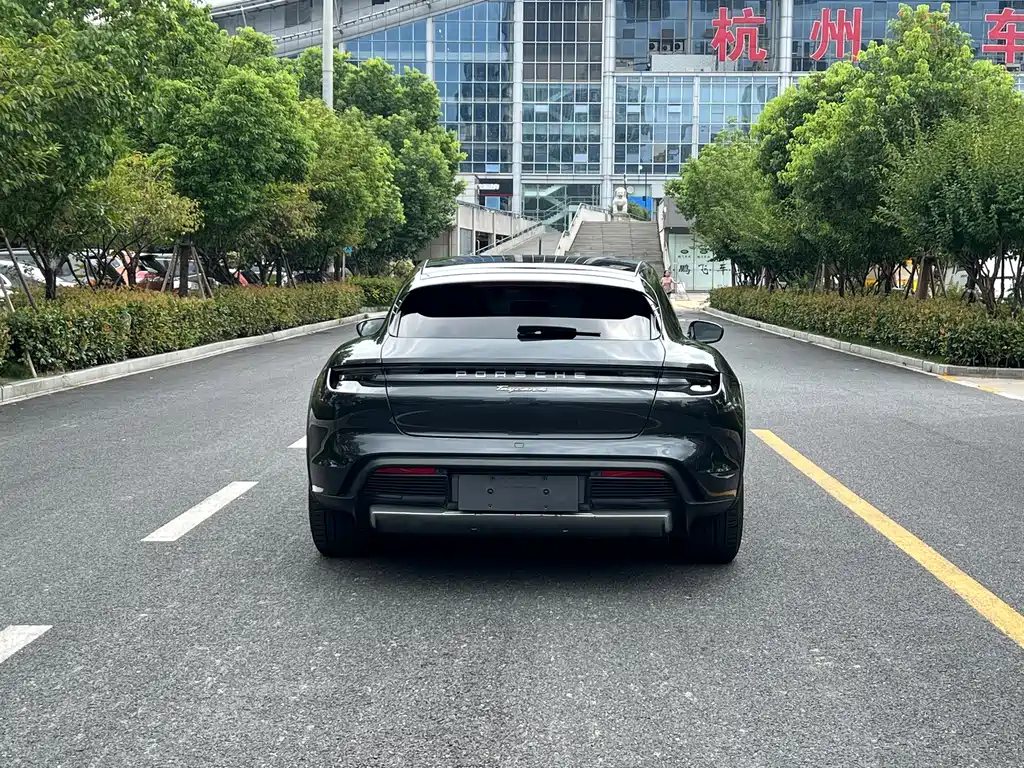 Porsche Taycan — миниатюра 11