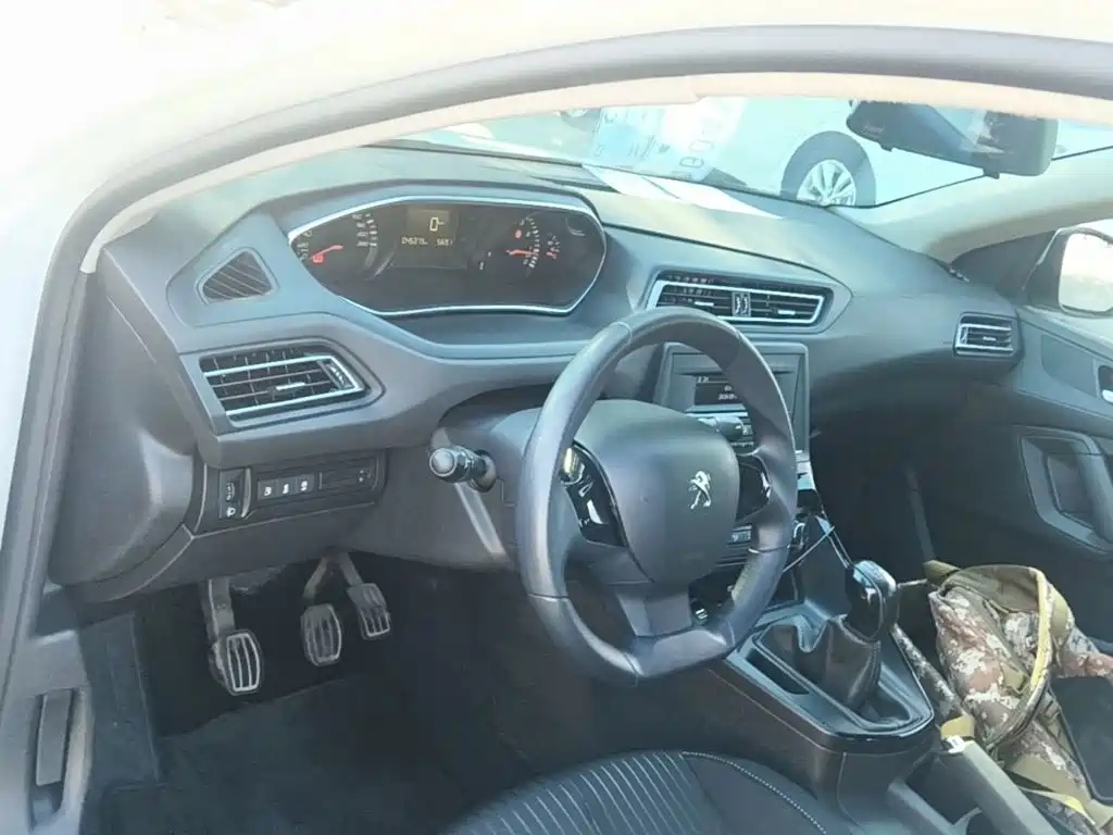 Peugeot 308 — миниатюра 10